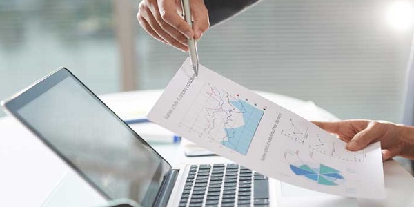 بانکدار سرمایه گذاری شغلی پر درآمد در آلمان